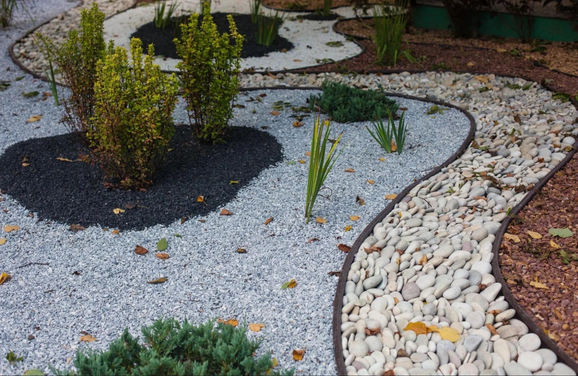 7 best decorative stones for a modern landscape design