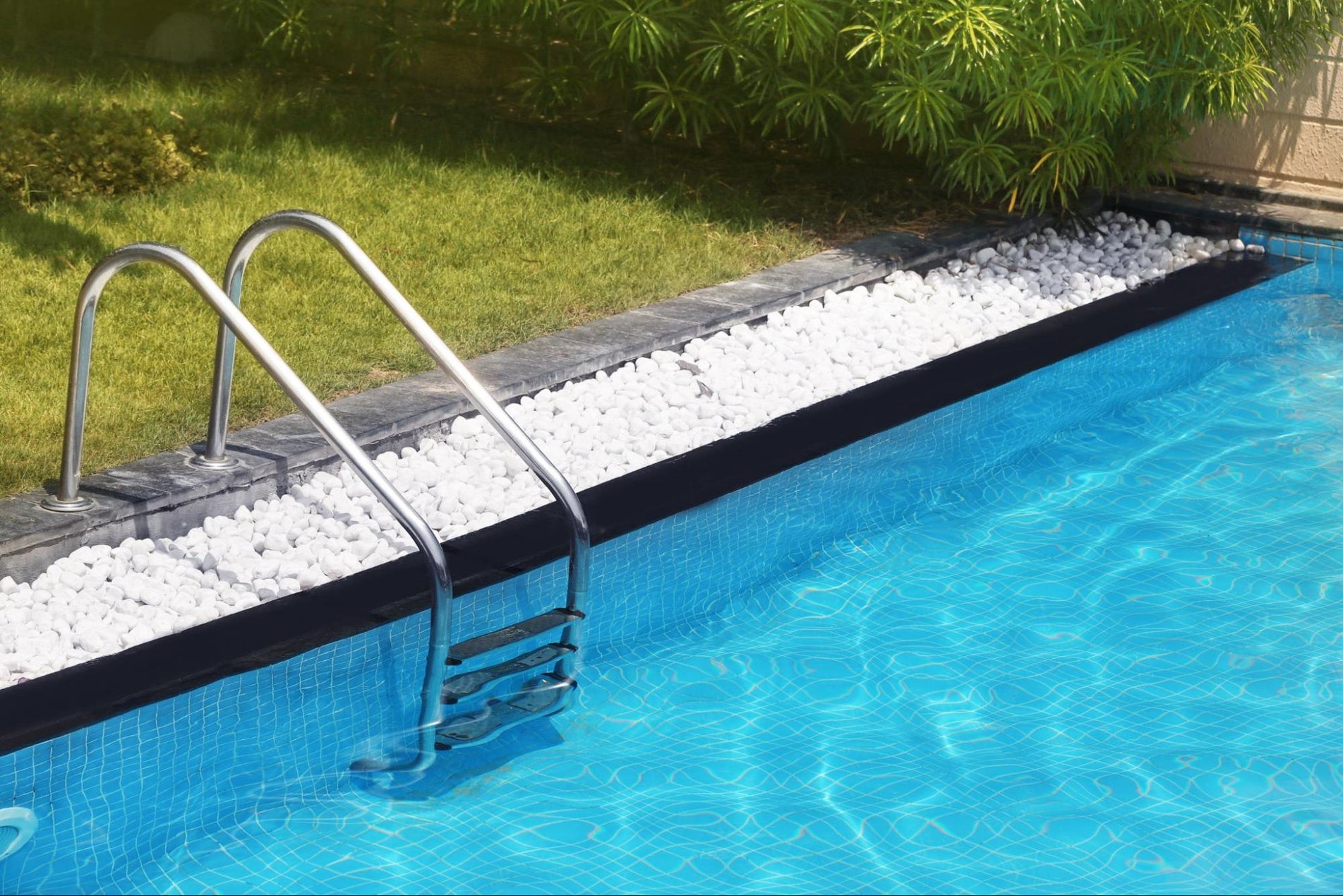 Decorative Stones for Pools and Spas: The Complete Guide to Choosing the Right Ones