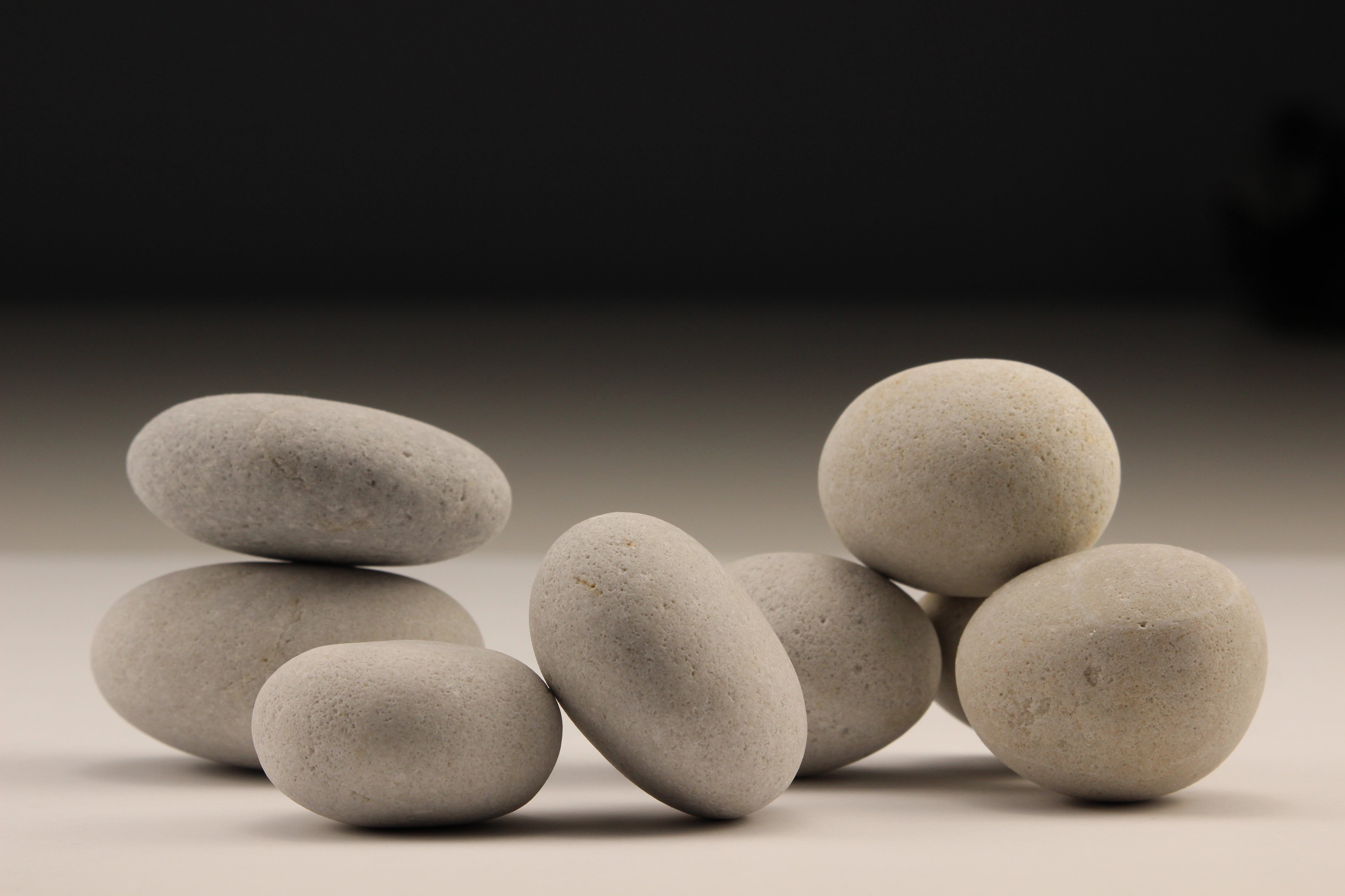 Signature Semi-Polished Off-White/Light Gray